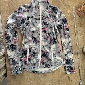 Lululemon jacket define size 6